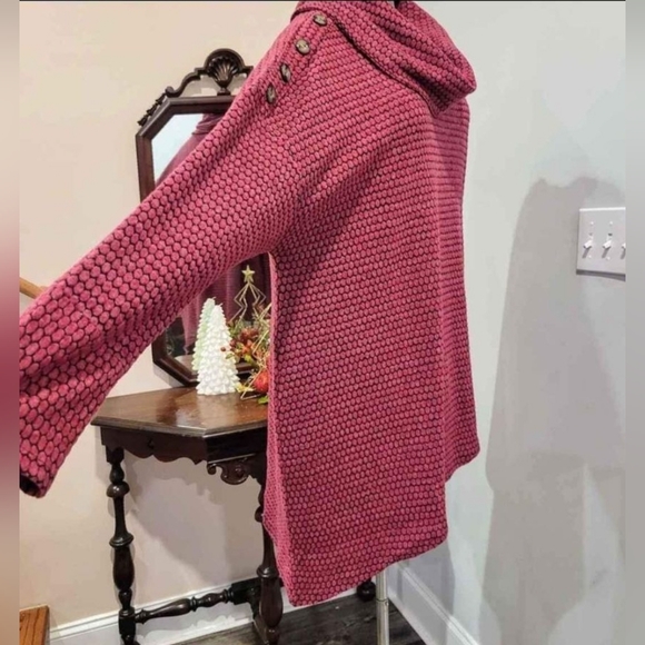 NEW 1X Honeycomb Pattern Diagonal Hemline Sweater - Picture 9 of 10